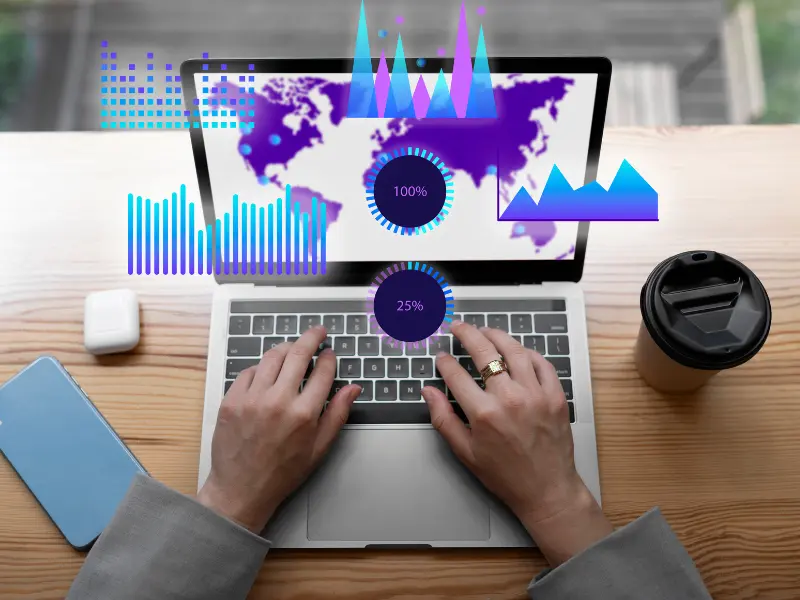visuel-hands-computer dashboard on laptop showing value increase